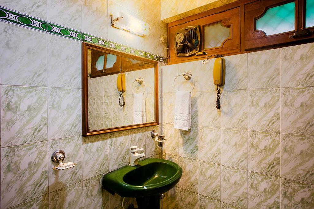 Hotel Imperial House Allahabad Esterno foto