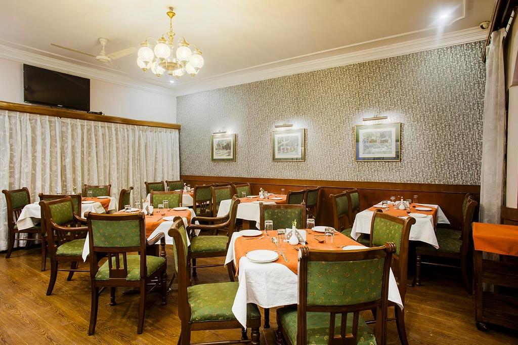 Hotel Imperial House Allahabad Esterno foto