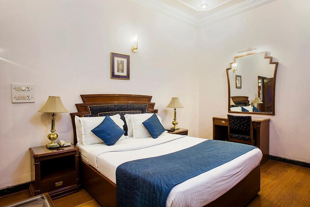 Hotel Imperial House Allahabad Esterno foto