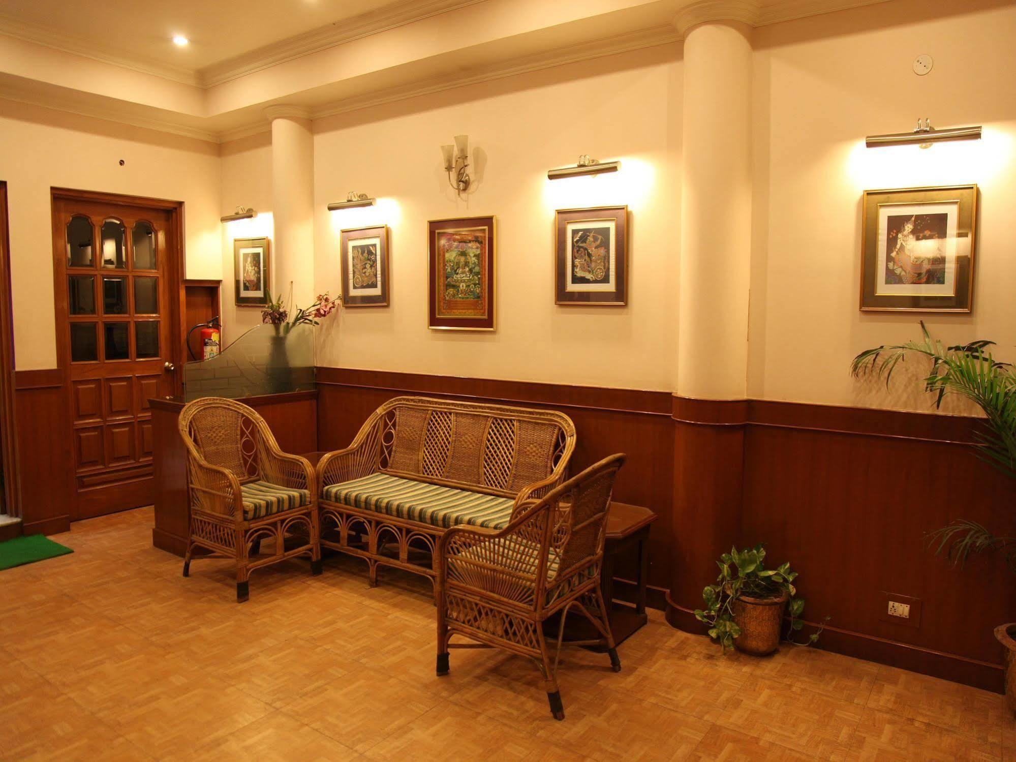 Hotel Imperial House Allahabad Esterno foto