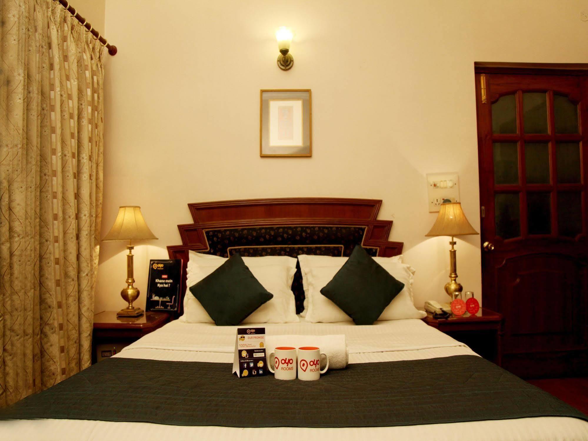 Hotel Imperial House Allahabad Esterno foto