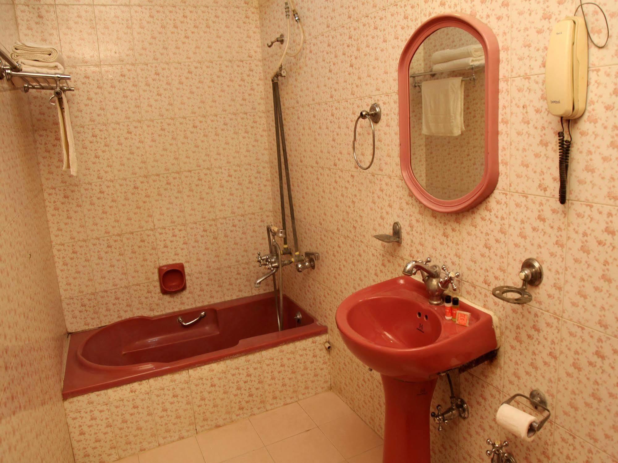 Hotel Imperial House Allahabad Esterno foto
