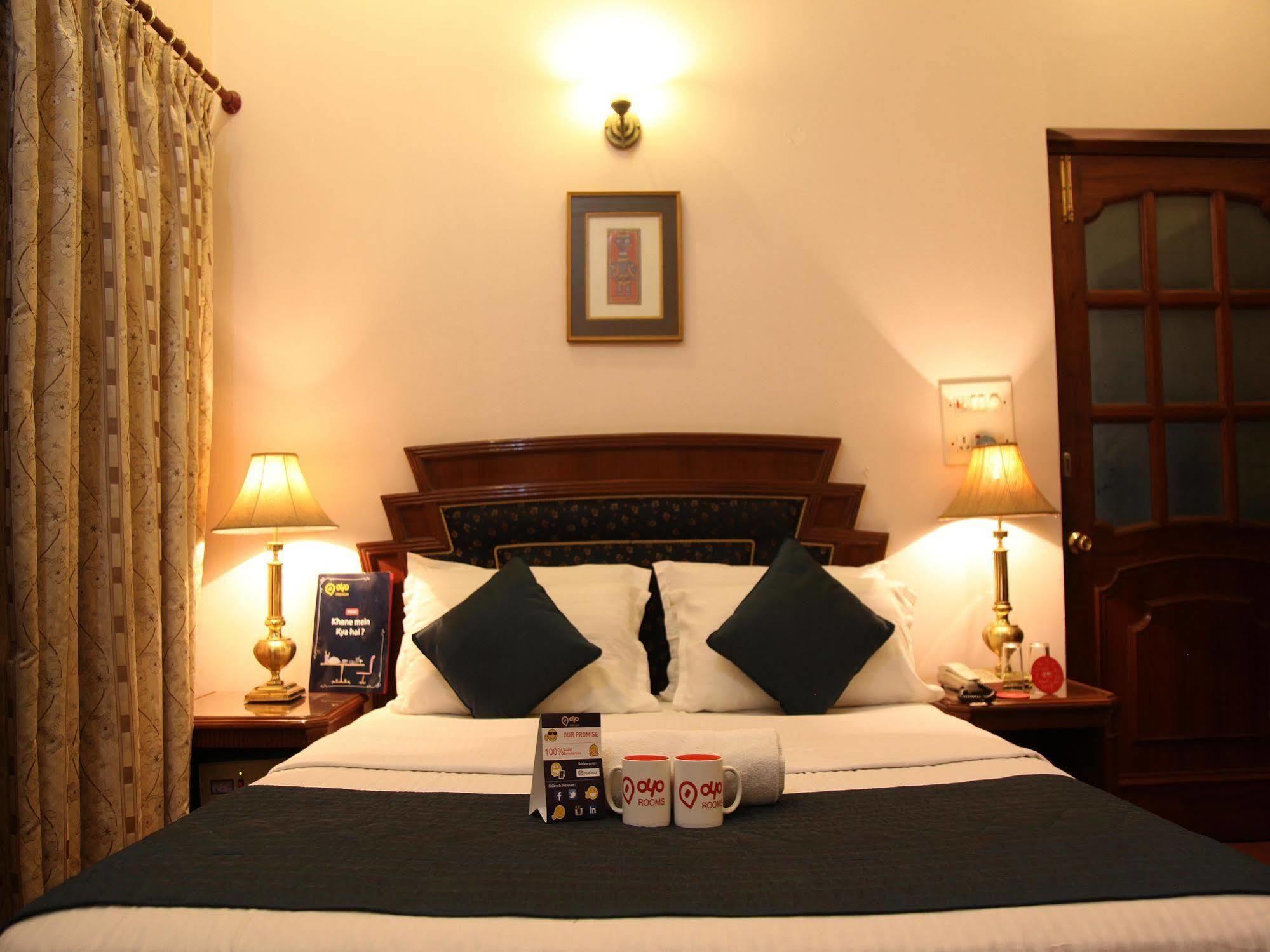 Hotel Imperial House Allahabad Esterno foto