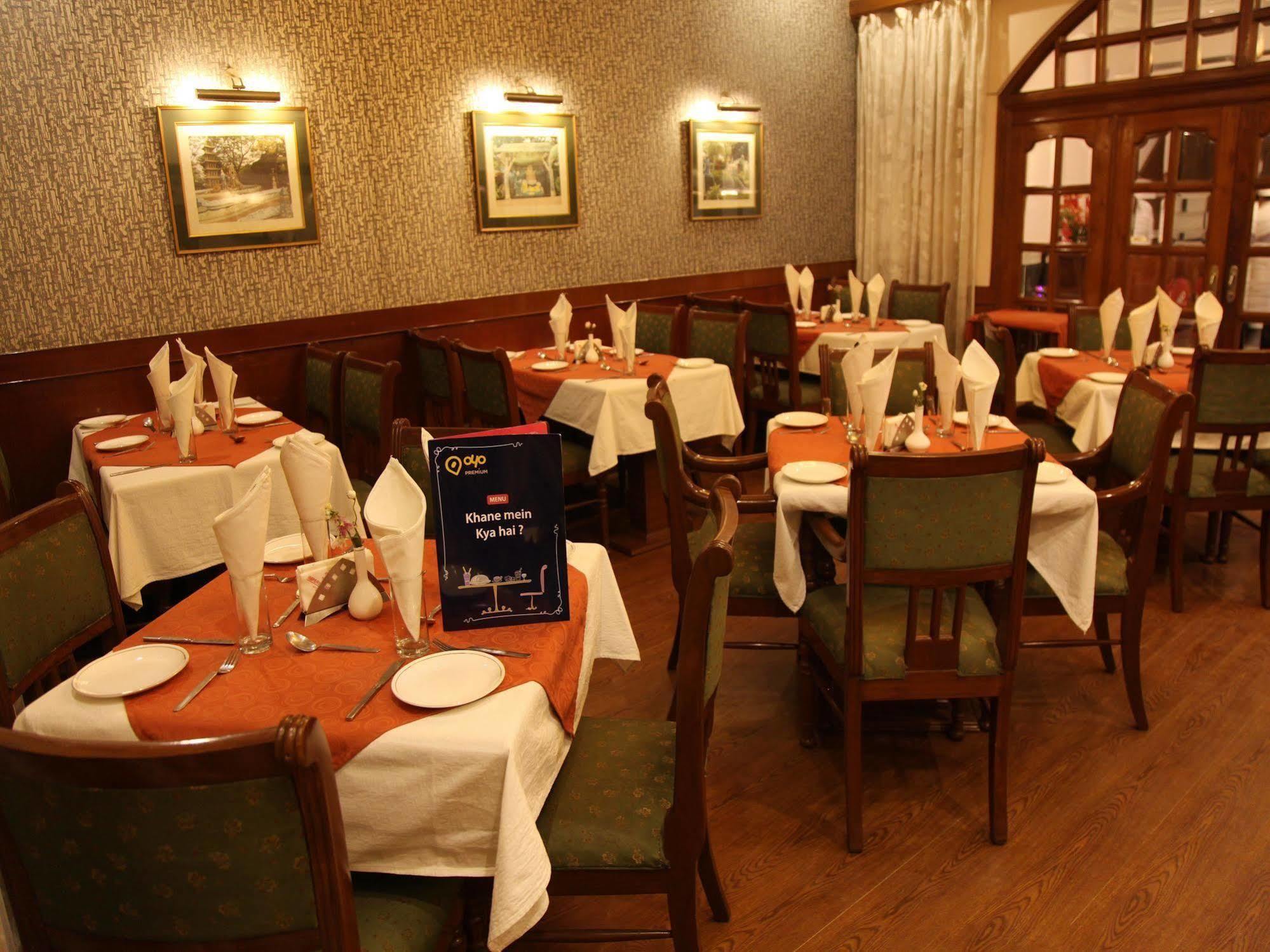 Hotel Imperial House Allahabad Esterno foto