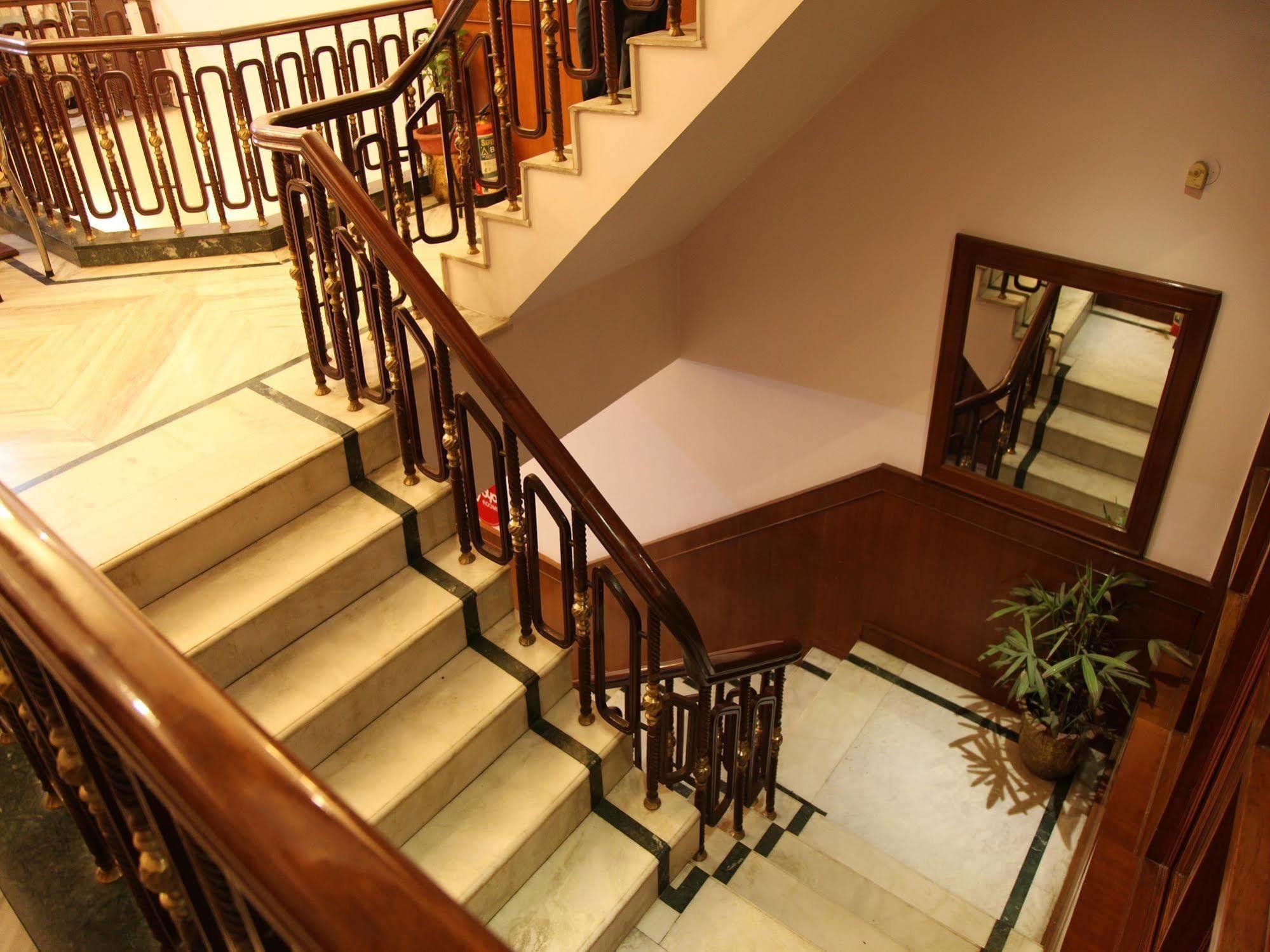 Hotel Imperial House Allahabad Esterno foto